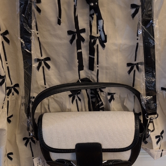 Sage & Fig Bow Print Peplum Blouse in Cream & Black With Crossbody - Picture 3 of 9